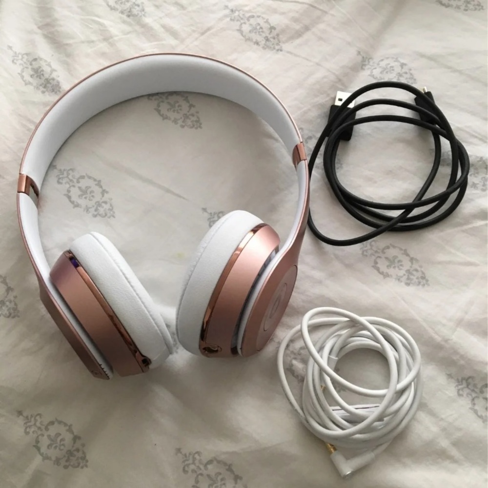 Rose gold beats solo 3 wireless headphones